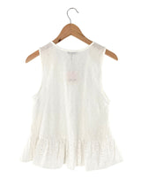 Blusa en ojalilo con vuelo