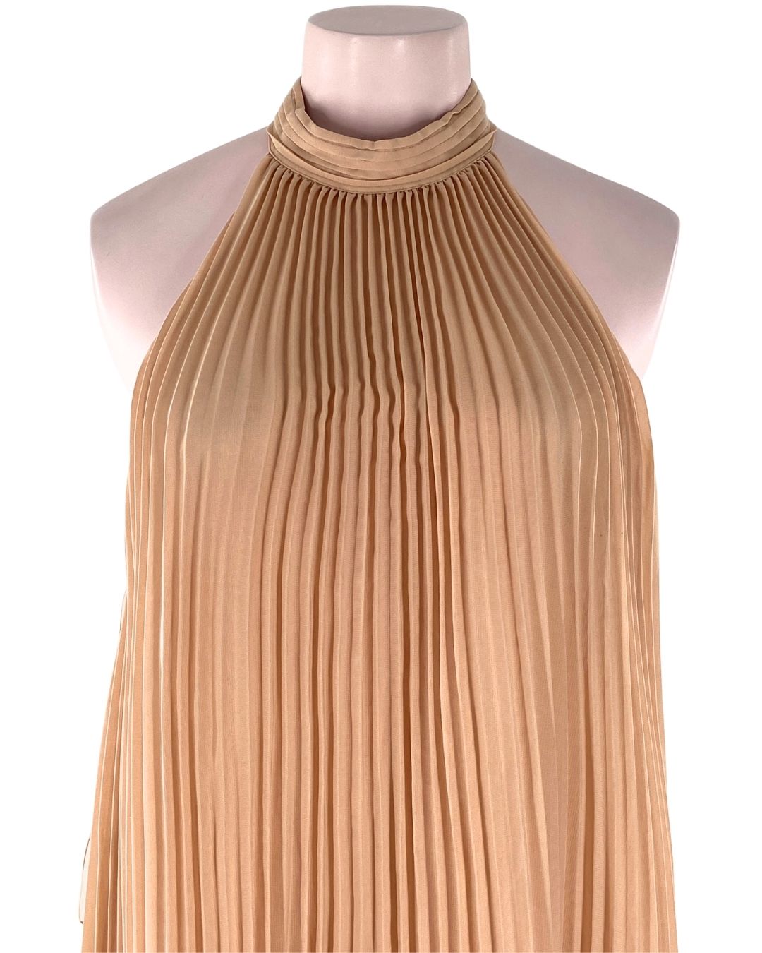 Vestido cuello halter plisado
