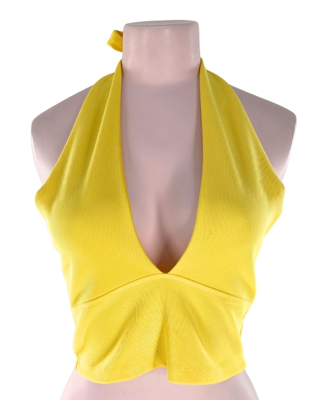 Blusa crop anudada al cuello