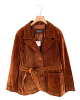 Chaqueta en cuero abotonada