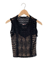 Blusa sleeveless en blonda