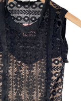 Blusa sleeveless en blonda