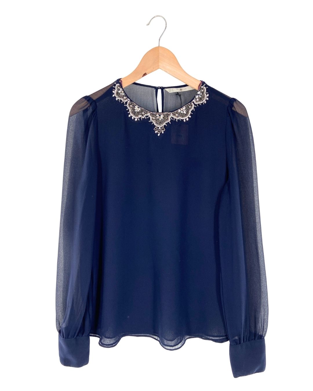 Blusa traslucida con recamado
