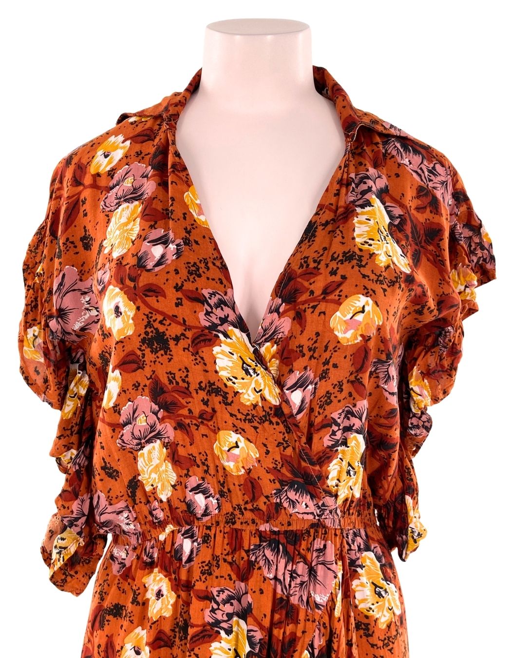 Vestido midi con vuelo en sisa