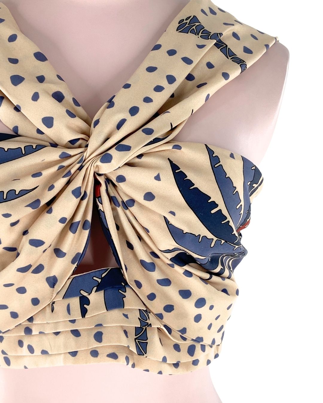 Blusa crop cruzada print