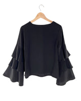 Blusa con vuelos en mangas