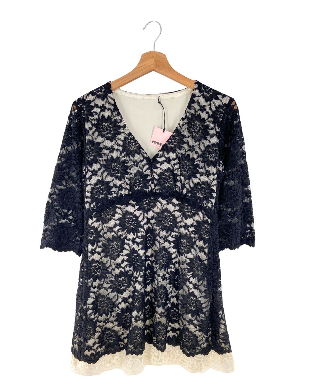 Vestido mini en blonda