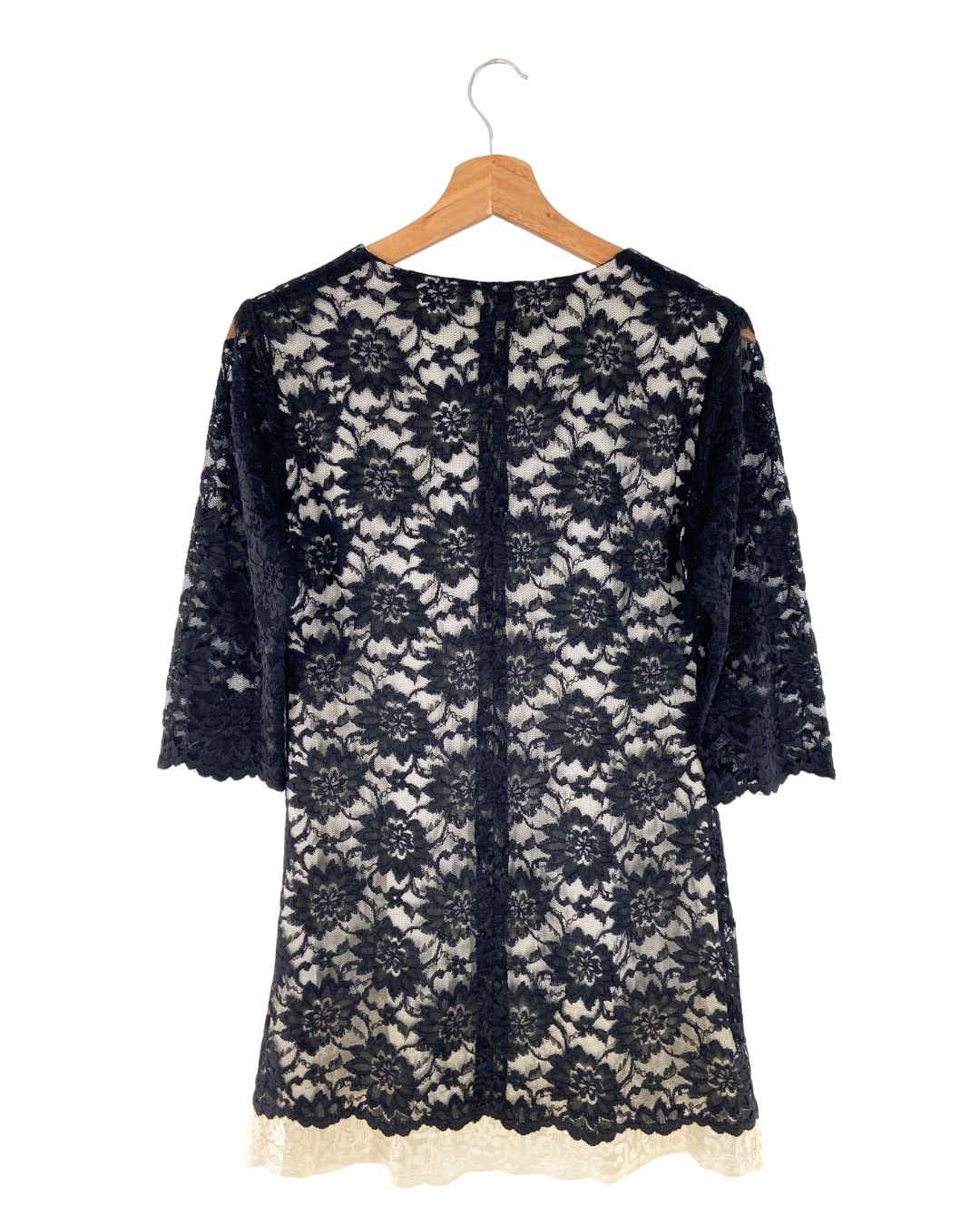 Vestido mini en blonda
