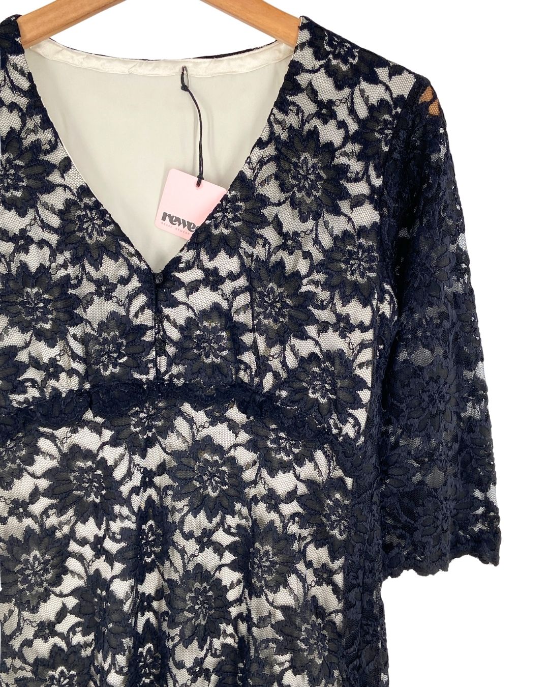 Vestido mini en blonda