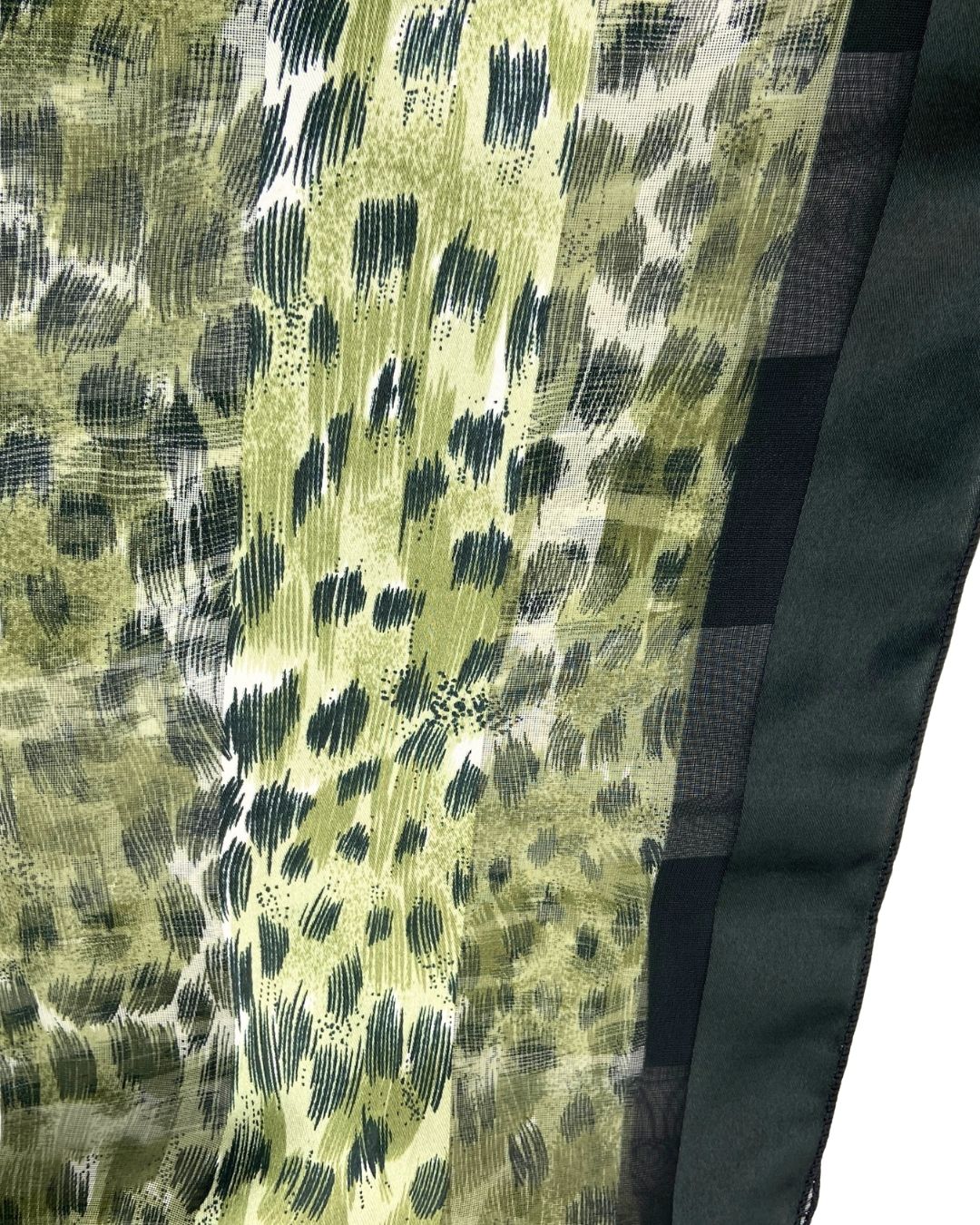 Pañoleta traslucida con diseño