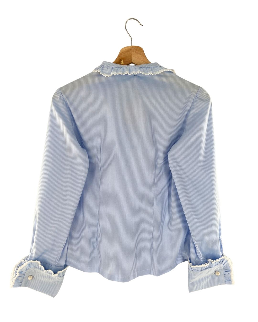 Blusa abotonada con mini vuelo