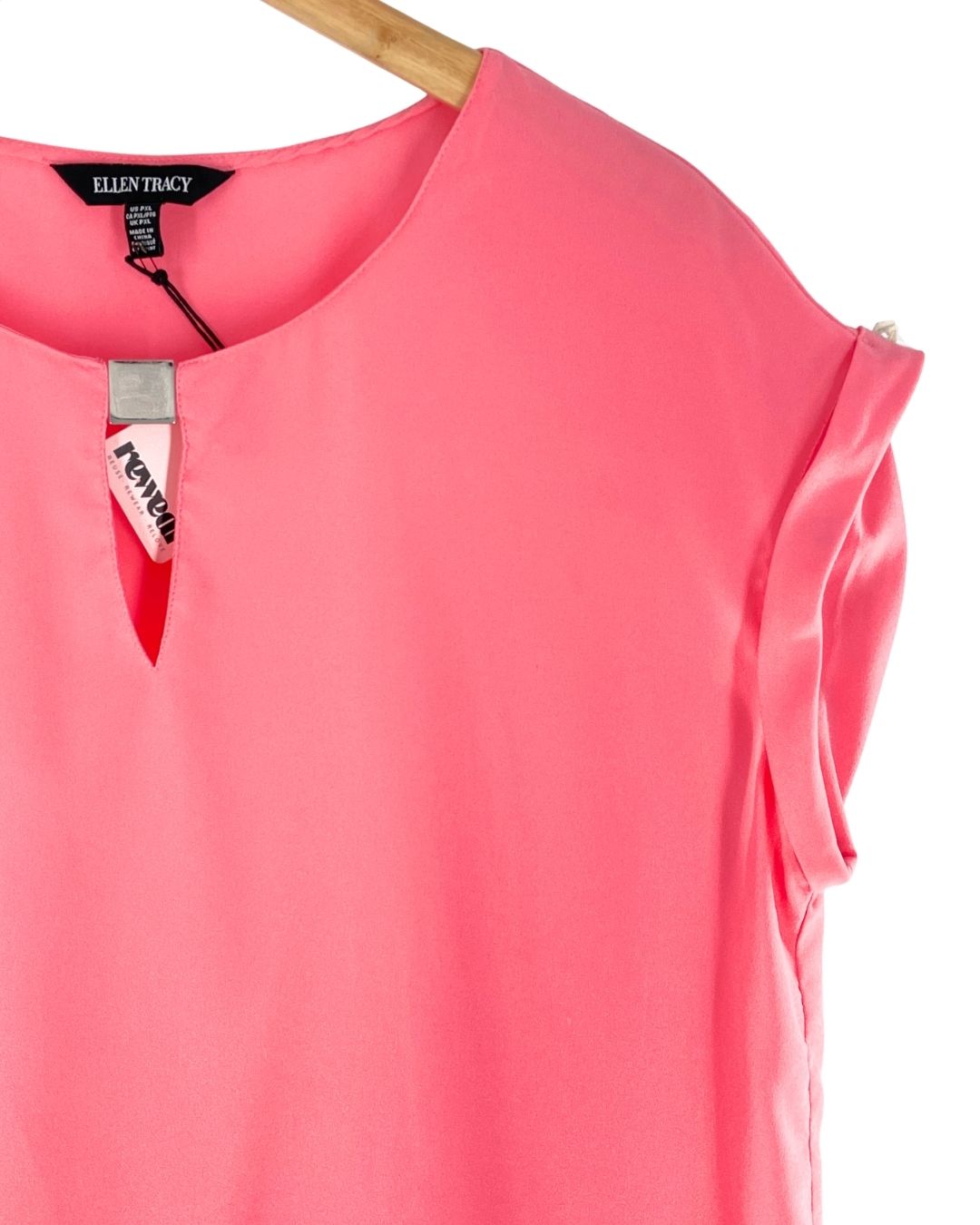 Blusa delgada con hebilla