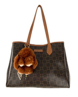 Cartera tote con charm