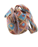 Mochila tejida con diseño