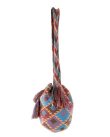 Mochila tejida con diseño