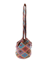 Mochila tejida con diseño