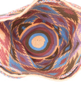 Mochila tejida con diseño