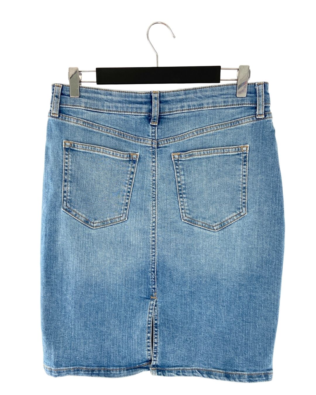 Falda midi stretch abotonada