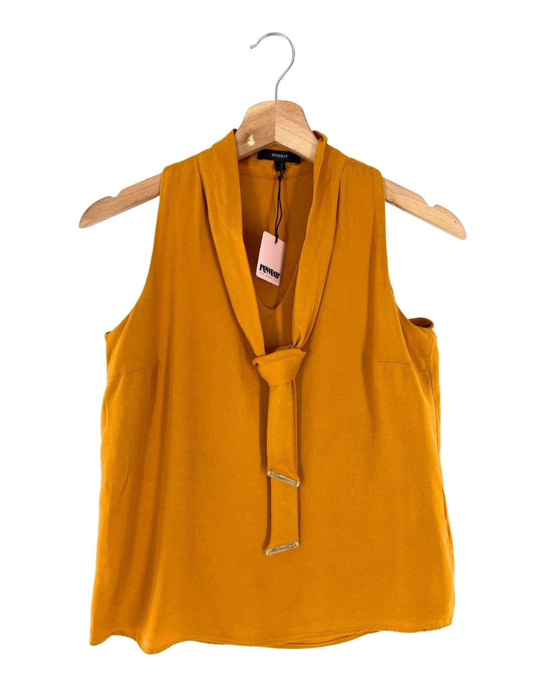 Blusa sleeveless anudada