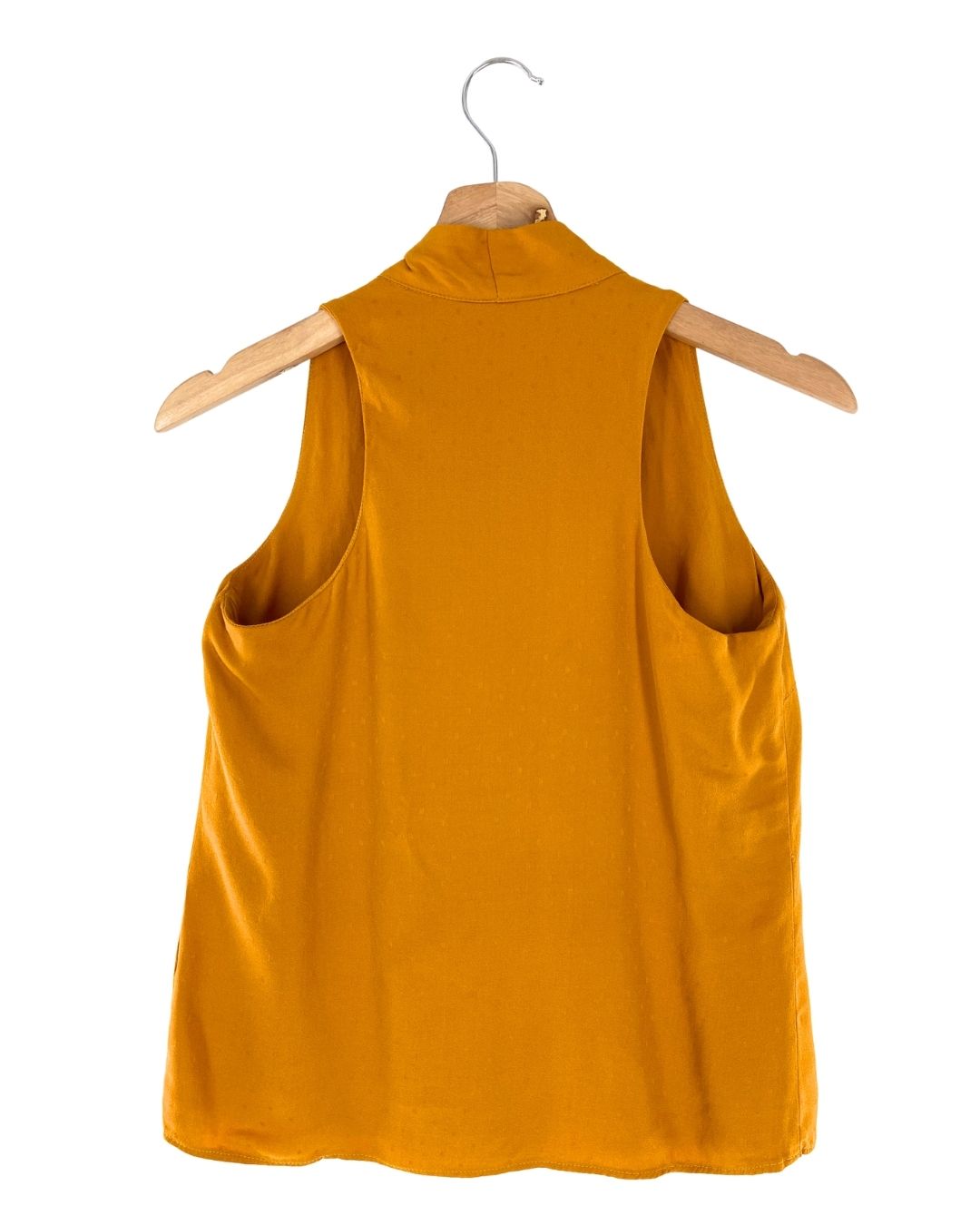 Blusa sleeveless anudada