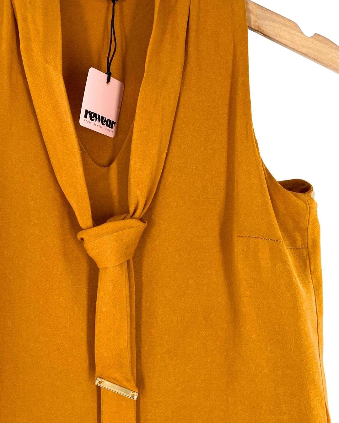 Blusa sleeveless anudada