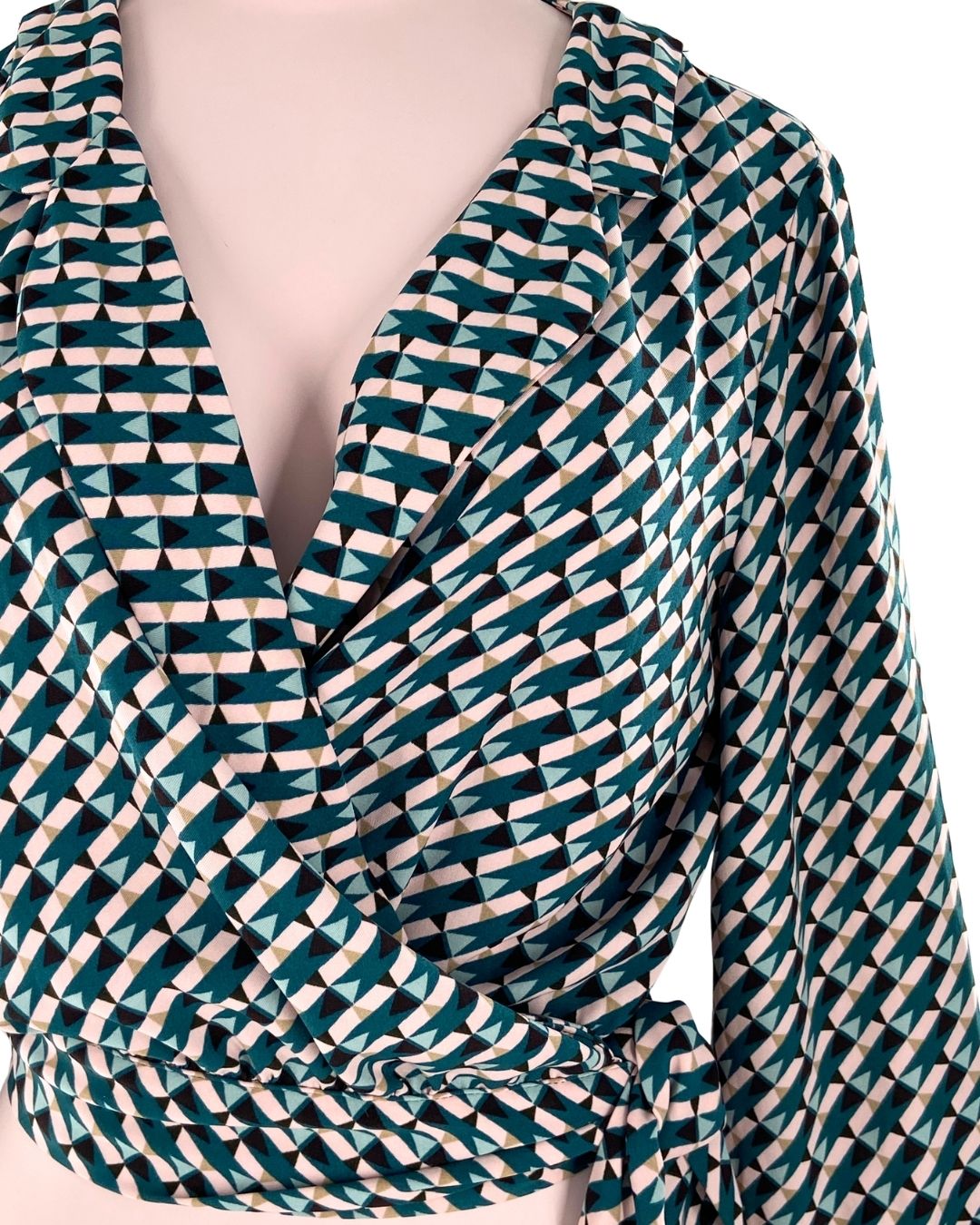 Blusa anudada print geometrico