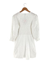Vestido mini en ojalillo