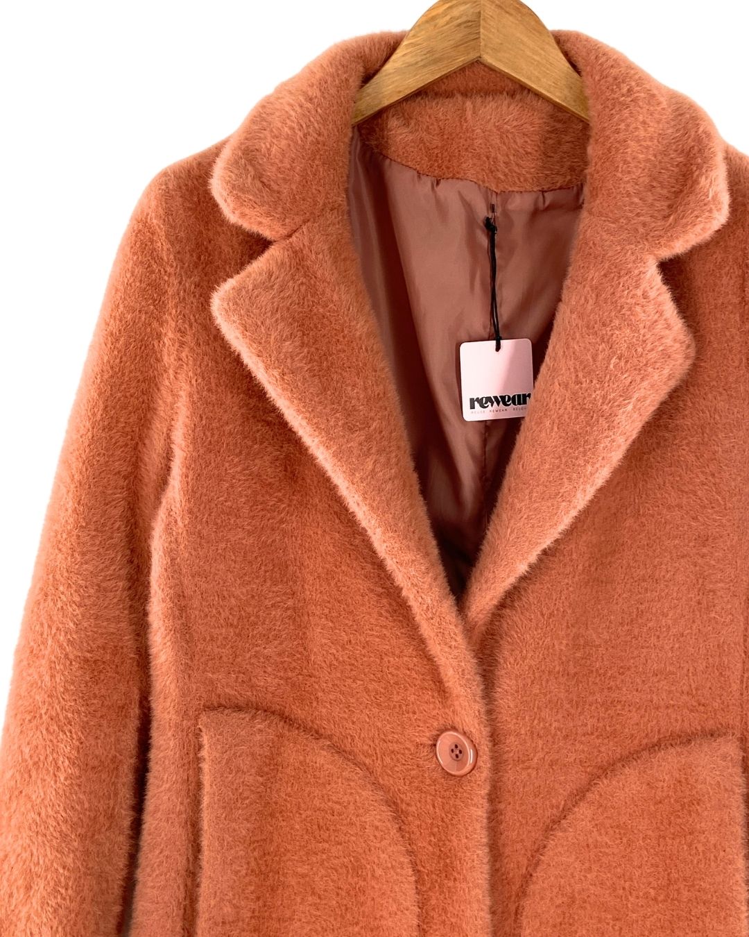 Abrigo afelpado abotonado
