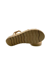 Sandalias con correas cruzadas