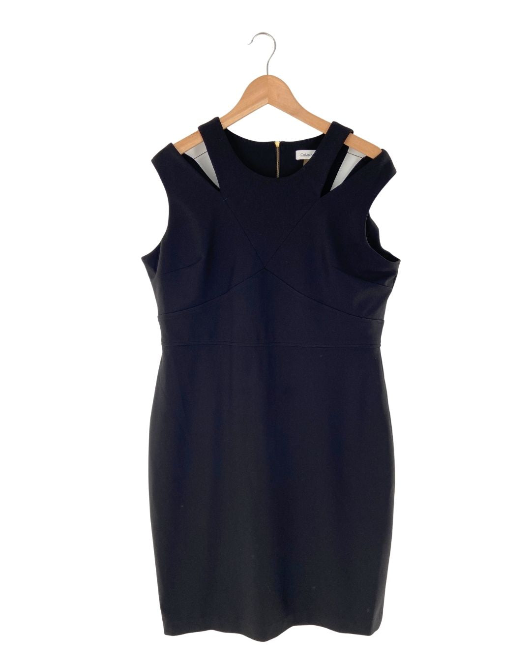 Vestido midi cut out en hombro