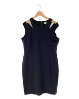 Vestido midi cut out en hombro