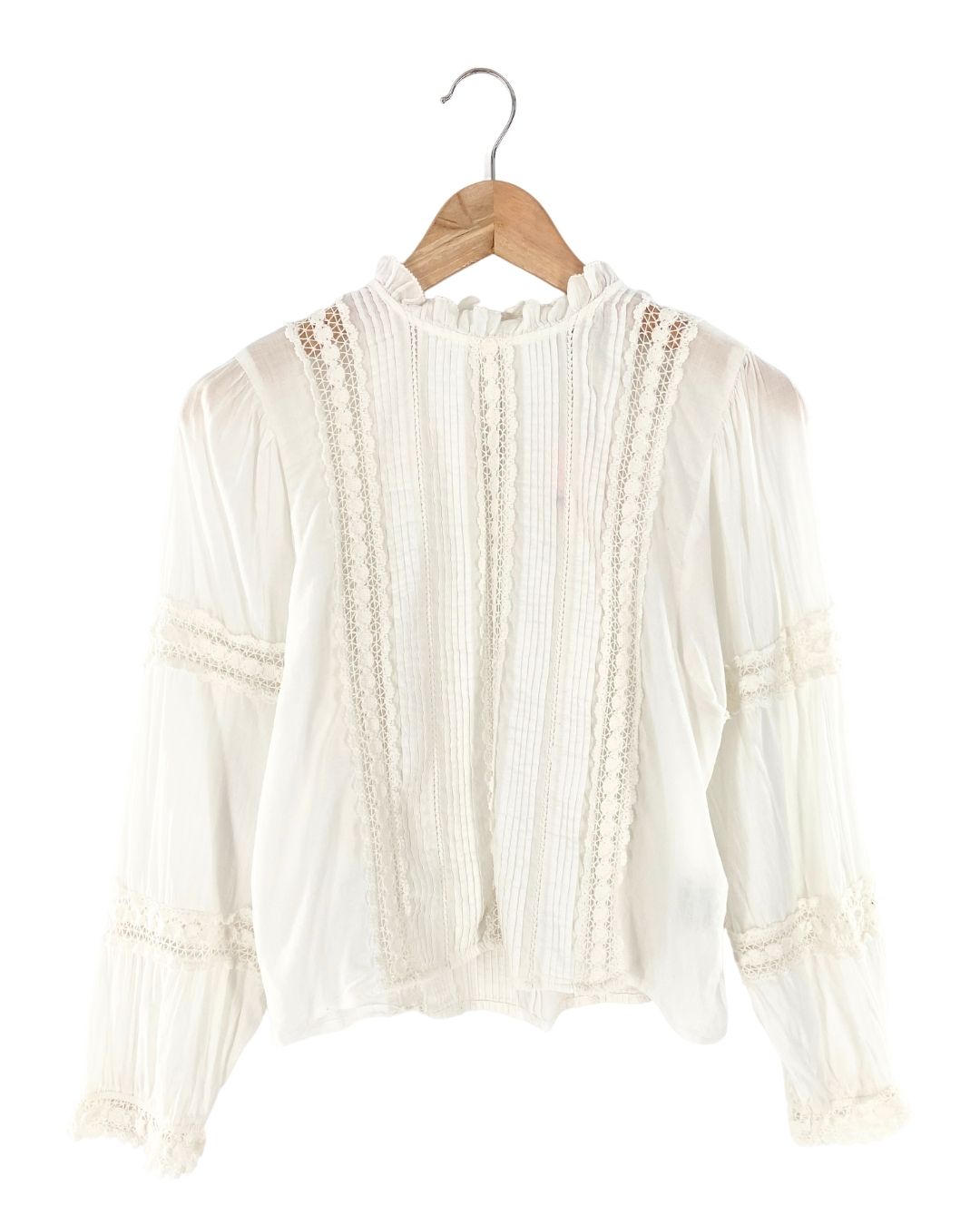 Blusa con alforzas y guipure