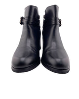 Botines con textura en talones