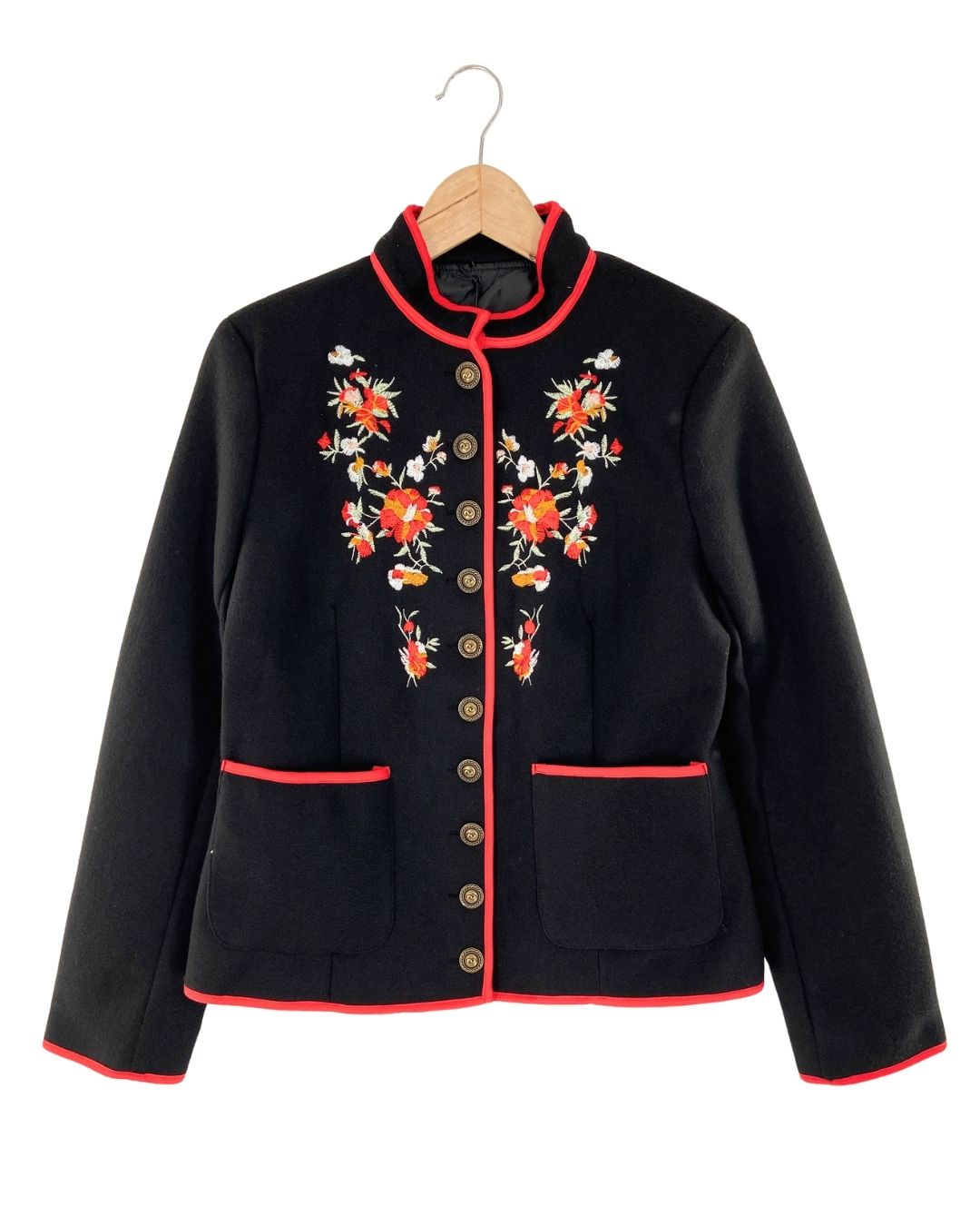 Chaqueta en paño bordada