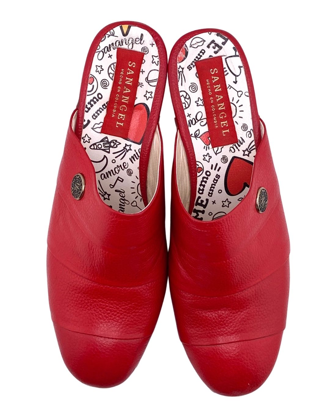 Zuecos en cuero y madera
