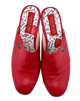 Zuecos en cuero y madera