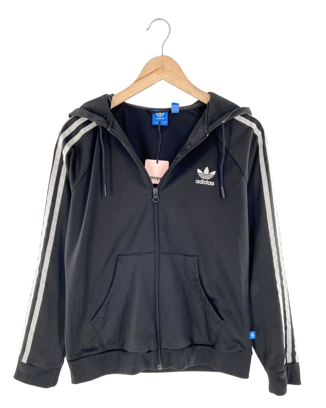 Chaqueta deportiva con capota