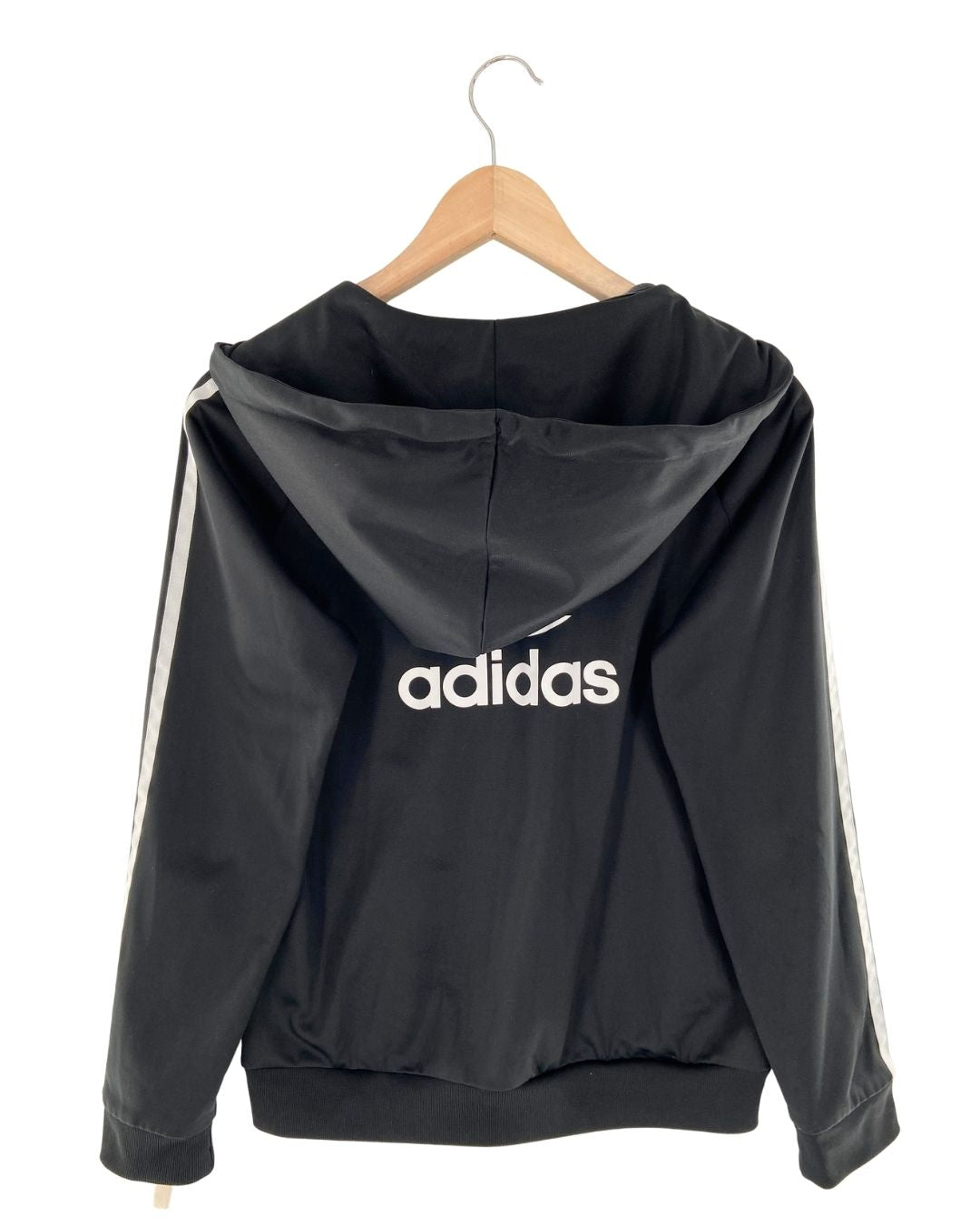 Chaqueta deportiva con capota