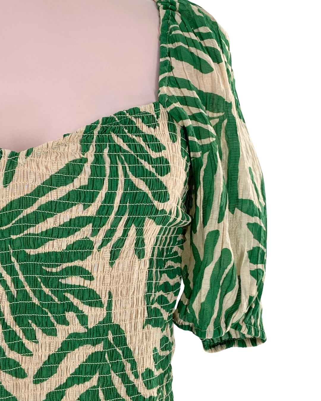 Blusa con textura encauchada