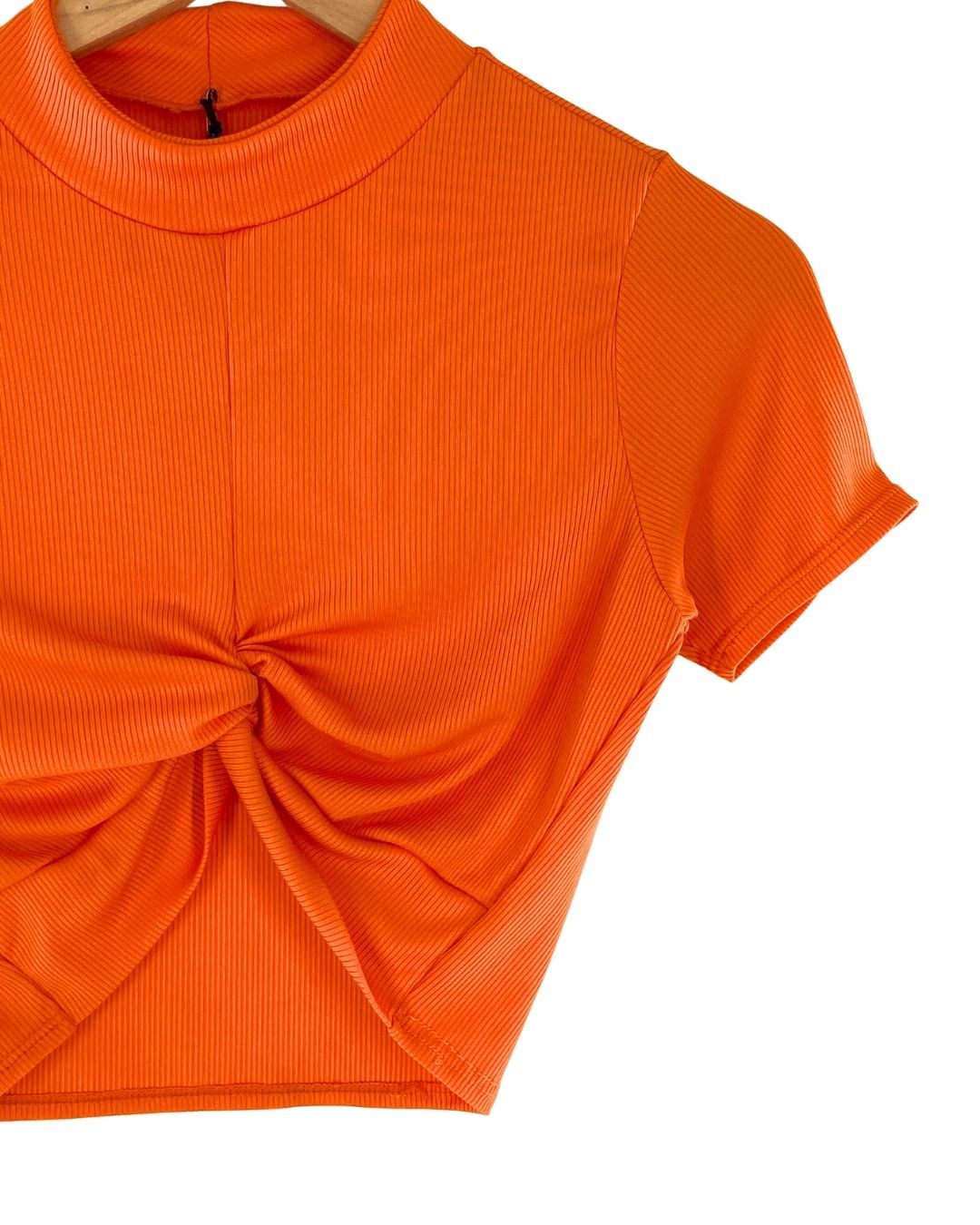 Blusa crop canale anudada