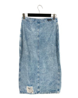 Falda midi en denim abotonada