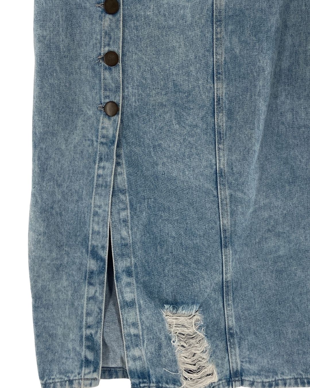 Falda midi en denim abotonada