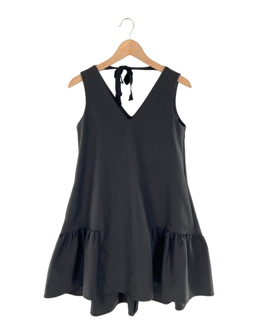 Vestido mini con vuelo anudado