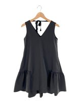 Vestido mini con vuelo anudado