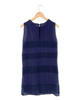 Vestido mini recto con franjas