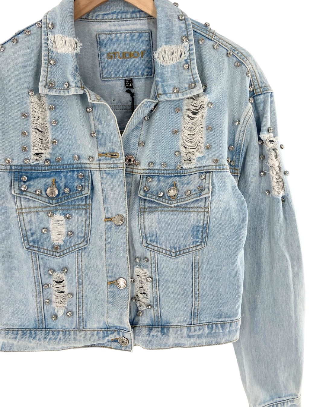 Chaqueta en denim destroyed