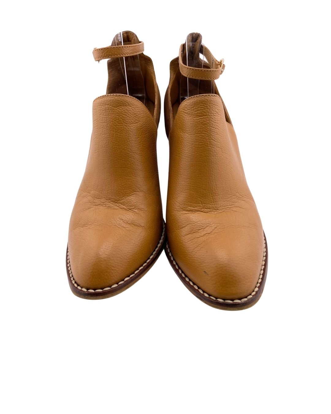 Botines en cuero tacon