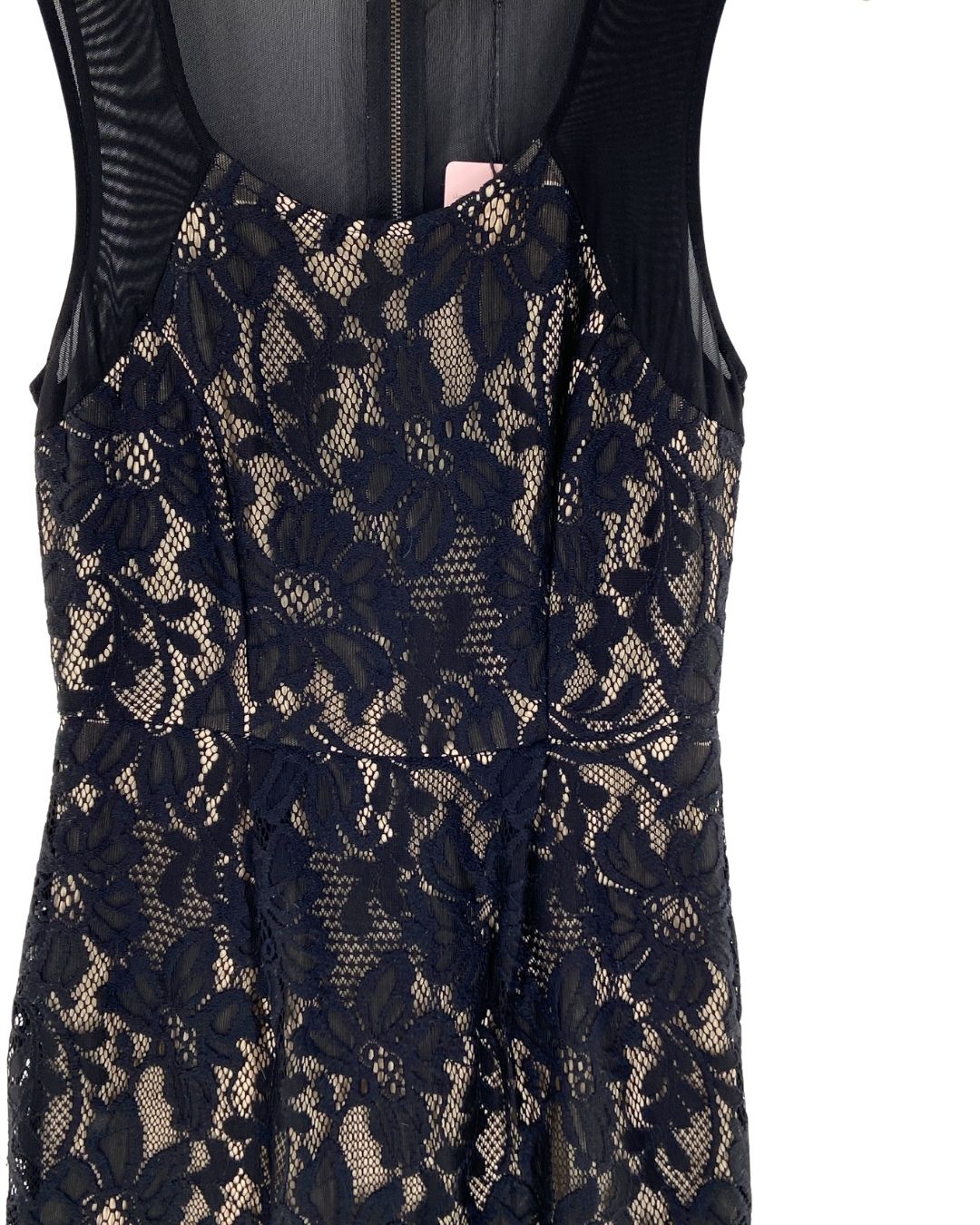 Vestido en mesh y blonda