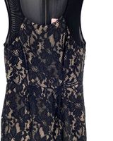 Vestido en mesh y blonda
