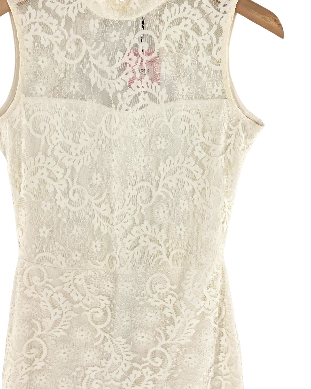 Vestido sleeveless en blonda